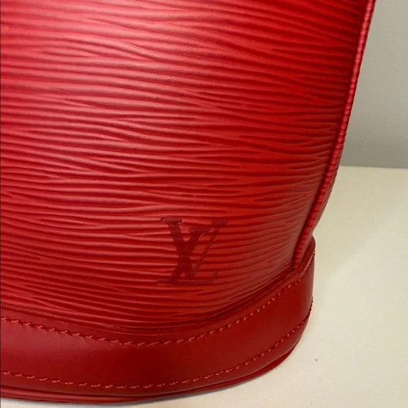 Louis Vuitton EPI Leather Petit Bucket PM Bag with Pouch - Picture 5 of 14